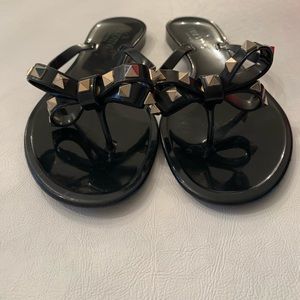 Valentino Garavani Women’s Rockstud Bow Flip-Flops